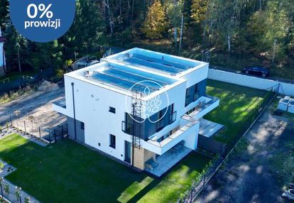 Nowoczesny bliźniak w sercu natury