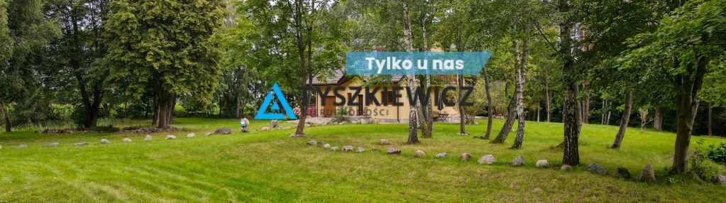 Urokliwy dom w porąbie z własnym stawem