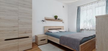 2 pokoje | metro | parking | piwnica 16m2