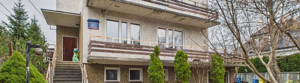 Dom wolnostojący z ogrodem i kominkiem – wawer