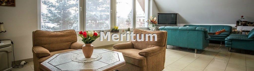 Dom z trzema samodzielnymi mieszkaniami, miedzyń