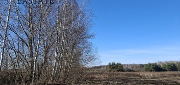 Działka wśród zieleni