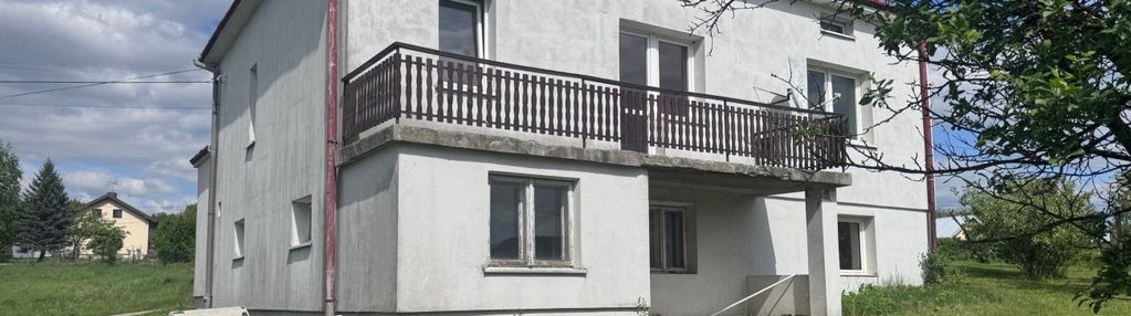 Dom w malowniczej ropicy polskiej