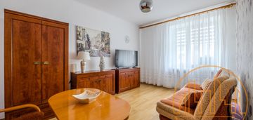 Ustawne, w dobrym stanie,  500m do pkp wesoła