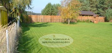 Bardzo zadbana działka w świetnej lokalizacji.