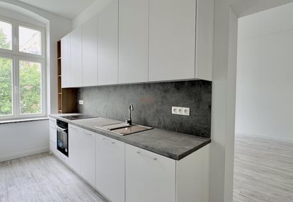 2 pokoje w pięknej kamienicy | centrum