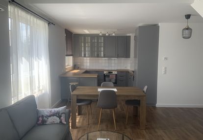 Dwupoziomowy, umeblowany apartament z tarasem