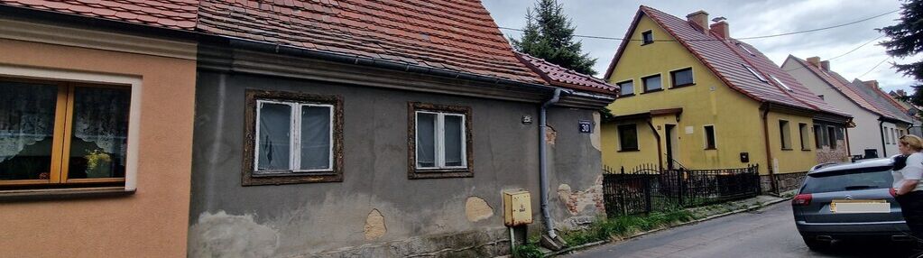 Bliźniak w sąsiedztwie zabudowy jednorodzinnej