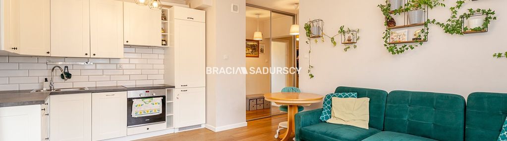 Sosnowiecka | 2 pok. | zielony widok z balkonu