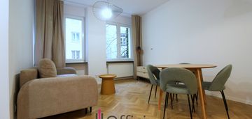 Śliczne mieszkanie w uroczej kamienicy w centrum.