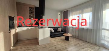 Ładne mieszkanie z dużym balkonem do wejścia