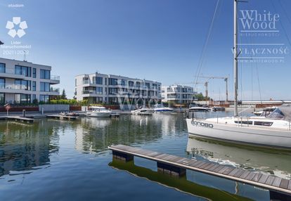 Komfortowy apartament z widokiem na marinę.