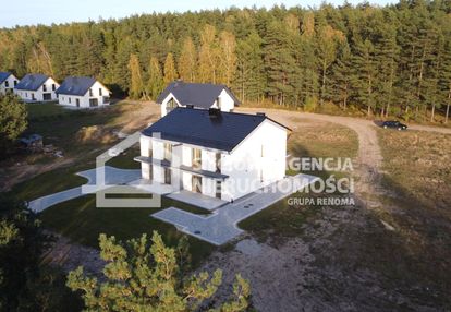 Dom bliźnak nad jezorem stężyca