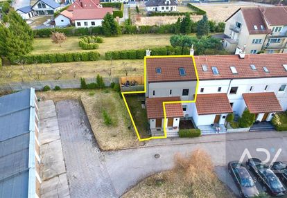 Dom szeregowy o pow. 68,4 m² w zieleniewie!