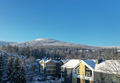 Przestronny lokal w budynku apartamentowym.