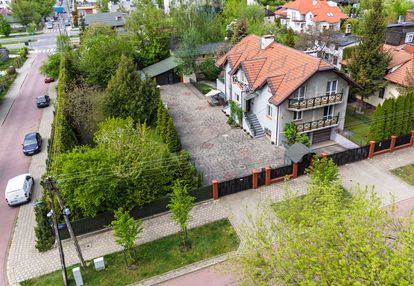 Dom w enklawie ciszy.