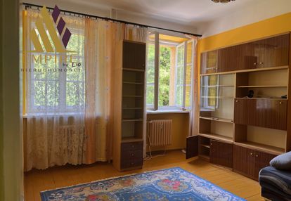 W kamienicy rozkładowe z potencjałem 90 m2