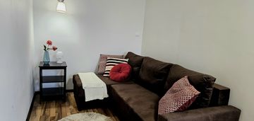 2 niezależne pokoje, metro, basen dla mieszkańców