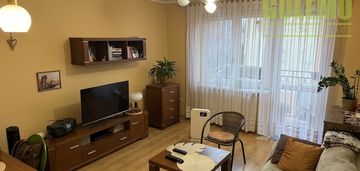 Dwa pokoje na pierwszym piętrze z balkonem