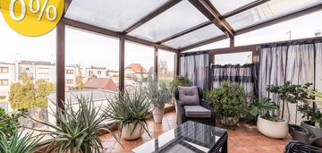 Komfortowy dom z basenem i ogrodem zimowym