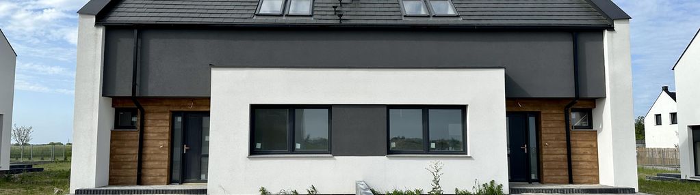 Ustawna przestrzeń z widokiem na las