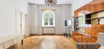 Przedwojenna kamienica! wysokie i pełne charakteru