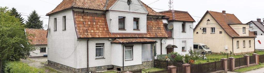 Piętro domu podzielone na 2 mieszkania + bud. gosp., garaż i działka