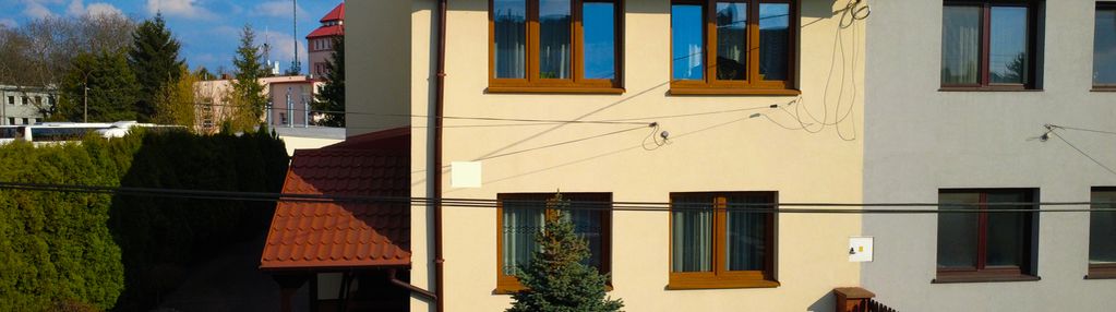 Połowa bliźniaka z ogrodem w centrum piastowa