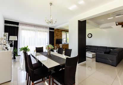 Przestronny dom bezczynszowy z ogródkiem i garażem