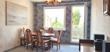 3-pokoje z oddzielną kuchnią, balkonem i piwnicą