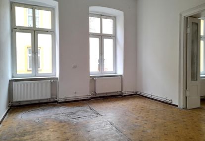 2-pokojowe mieszkanie do remontu w centrum