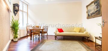 Klimatyczne 3 pokoje w zadbanej kamienicy -centrum