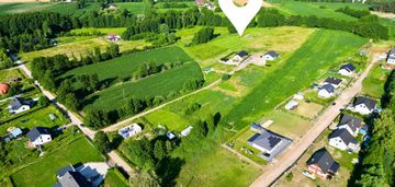 Działki budowlane w otoczeniu drzew | makowiska