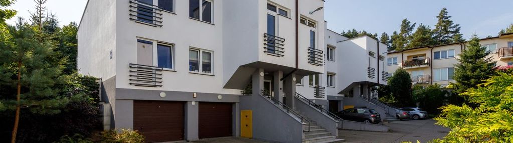 Dwupoziomowy apartament z ogródkiem i garażem