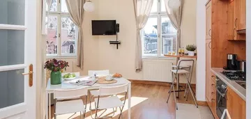 70m² | Top Floor (Lift) | 3 rooms | Karmelicka St.