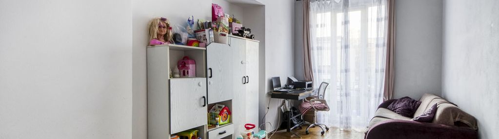 2 pokoje z oddzielną kuchnią i balkonem