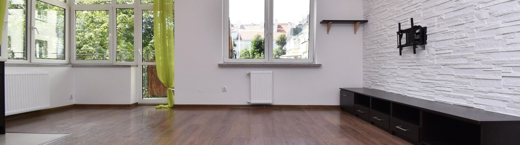 Centrum | ii piętro |3 pokoje z widokiem na zieleń