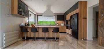 Nowoczesny dom z basenem i jacuzzi