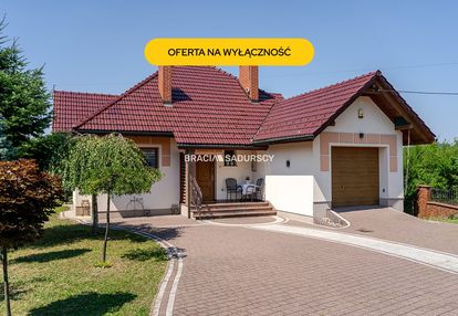 Dom wolnostojący, garaż, fotowoltaika, 7 pokoi