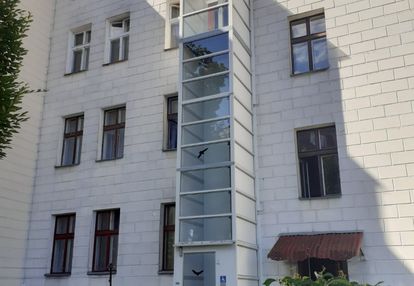 Przestronne mieszkanie w kamienicy z windą.