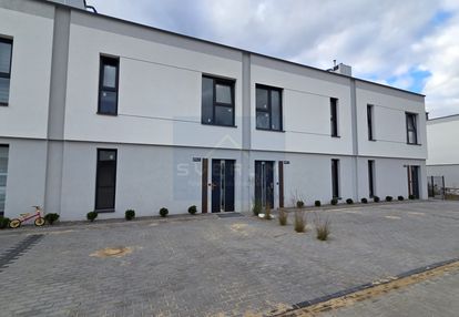 Nowy dom w zabudowie szeregowej, parkitka