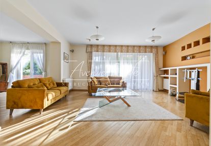 Dom z pięknym ogrodem w pożądanej lokalizacji