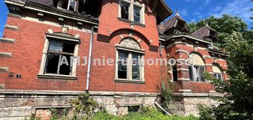 Przedwojenny dom typu willa w kątach wrocławskich