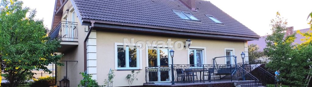 Dom wolnostojący na działce 926m2.