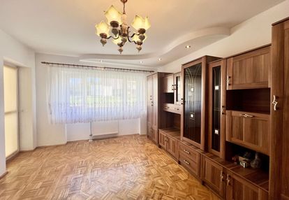 Parter z balkonem w bloku. top lokalizacja