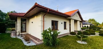 Parterowy dom pod lasem z 2020r!