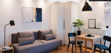 Nowiutka kawalerka z ogródkiem przy samym metrze