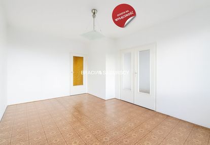 3 pokoje 4 piętro balkon przestronne jasne