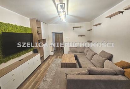 Centrum, blisko rynku, c.o. gazowe, z wyposażeniem