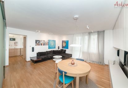 3 pokoje na balbinie do wejścia